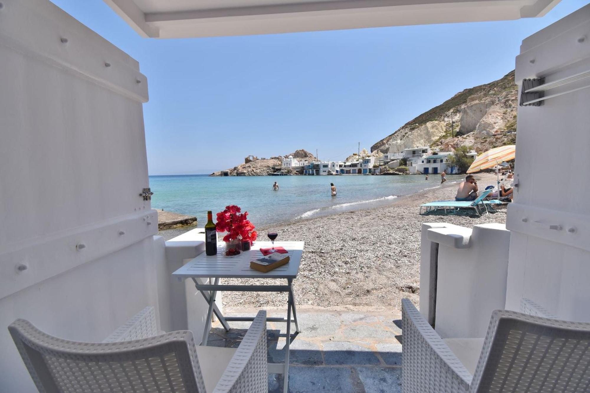 Blue Mare Apartments On The Beach Firopotamos Room photo