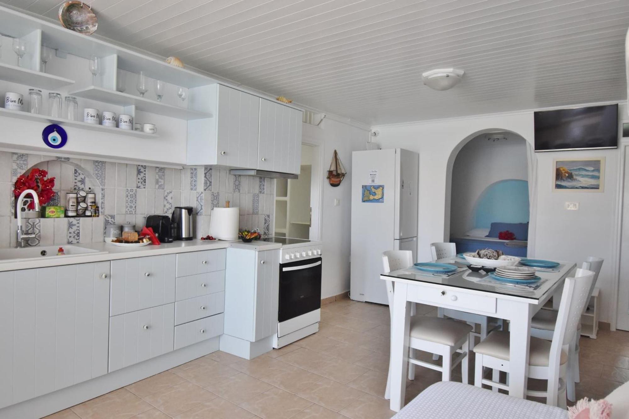 Blue Mare Apartments On The Beach Firopotamos Room photo