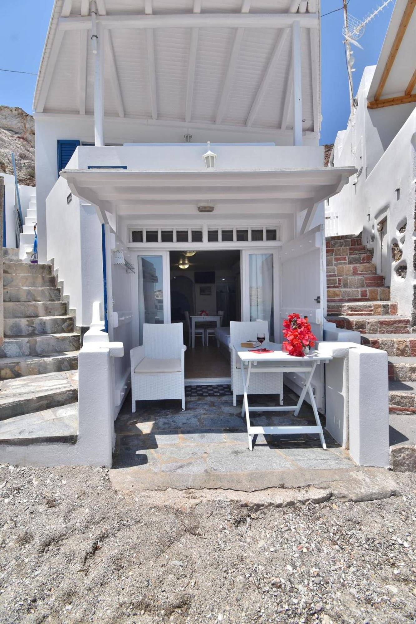 Blue Mare Apartments On The Beach Firopotamos Room photo