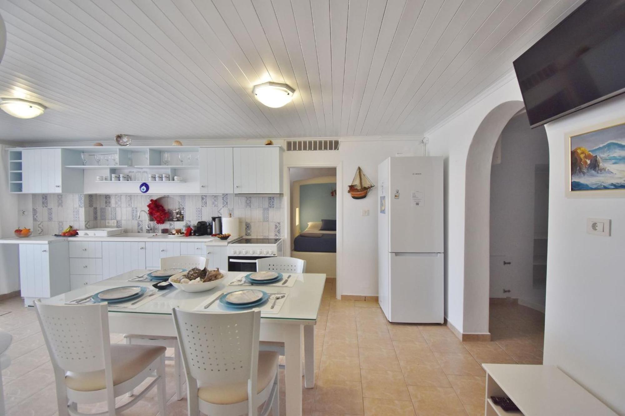 Blue Mare Apartments On The Beach Firopotamos Room photo