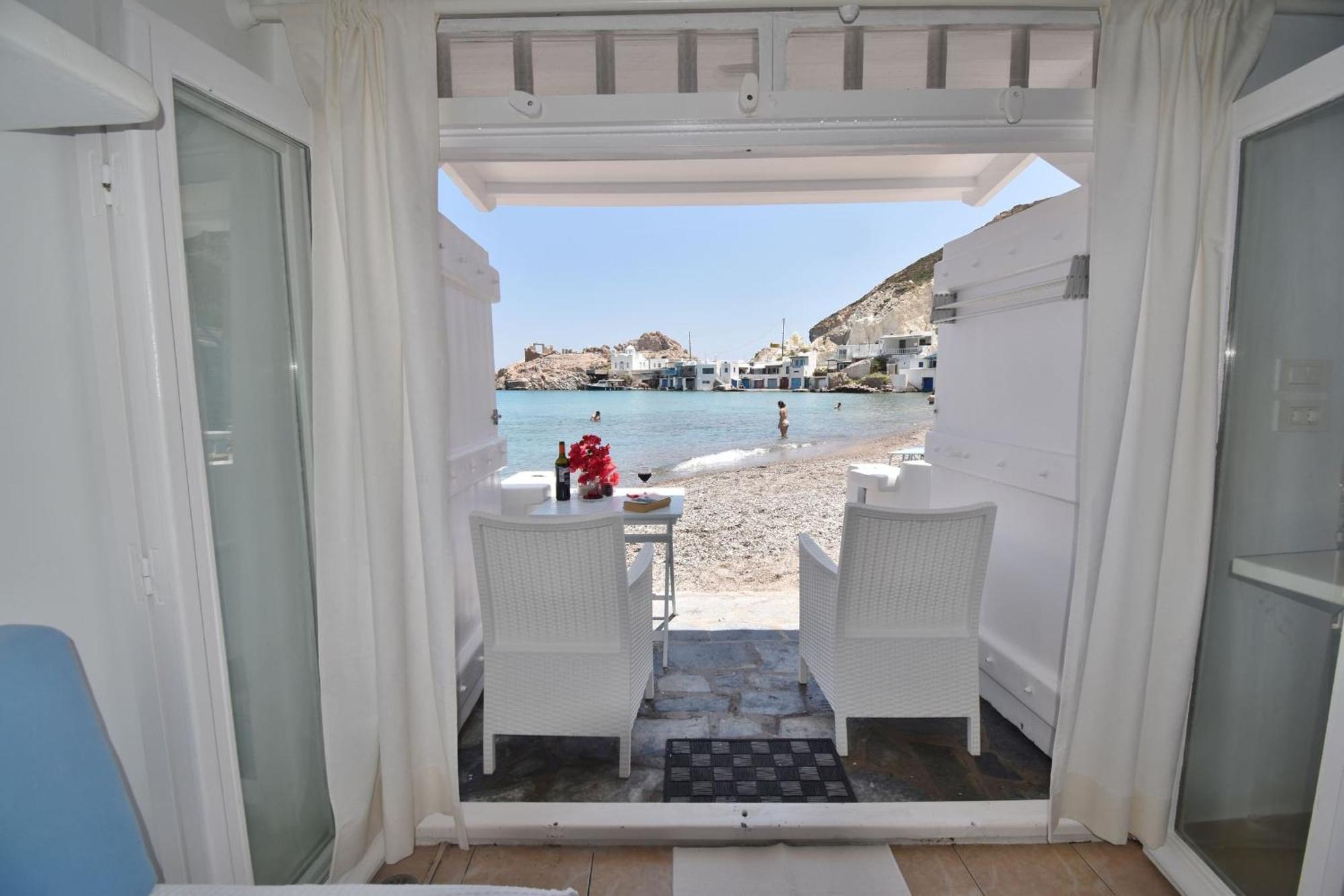 Blue Mare Apartments On The Beach Firopotamos Room photo