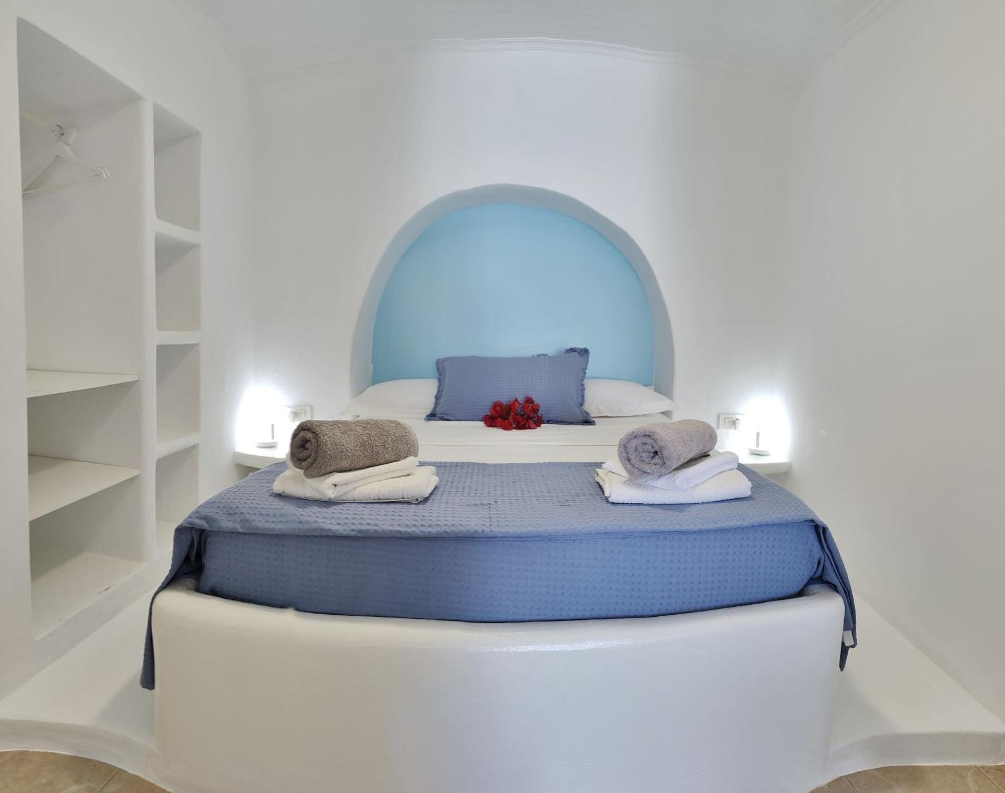 Blue Mare Apartments On The Beach Firopotamos Room photo