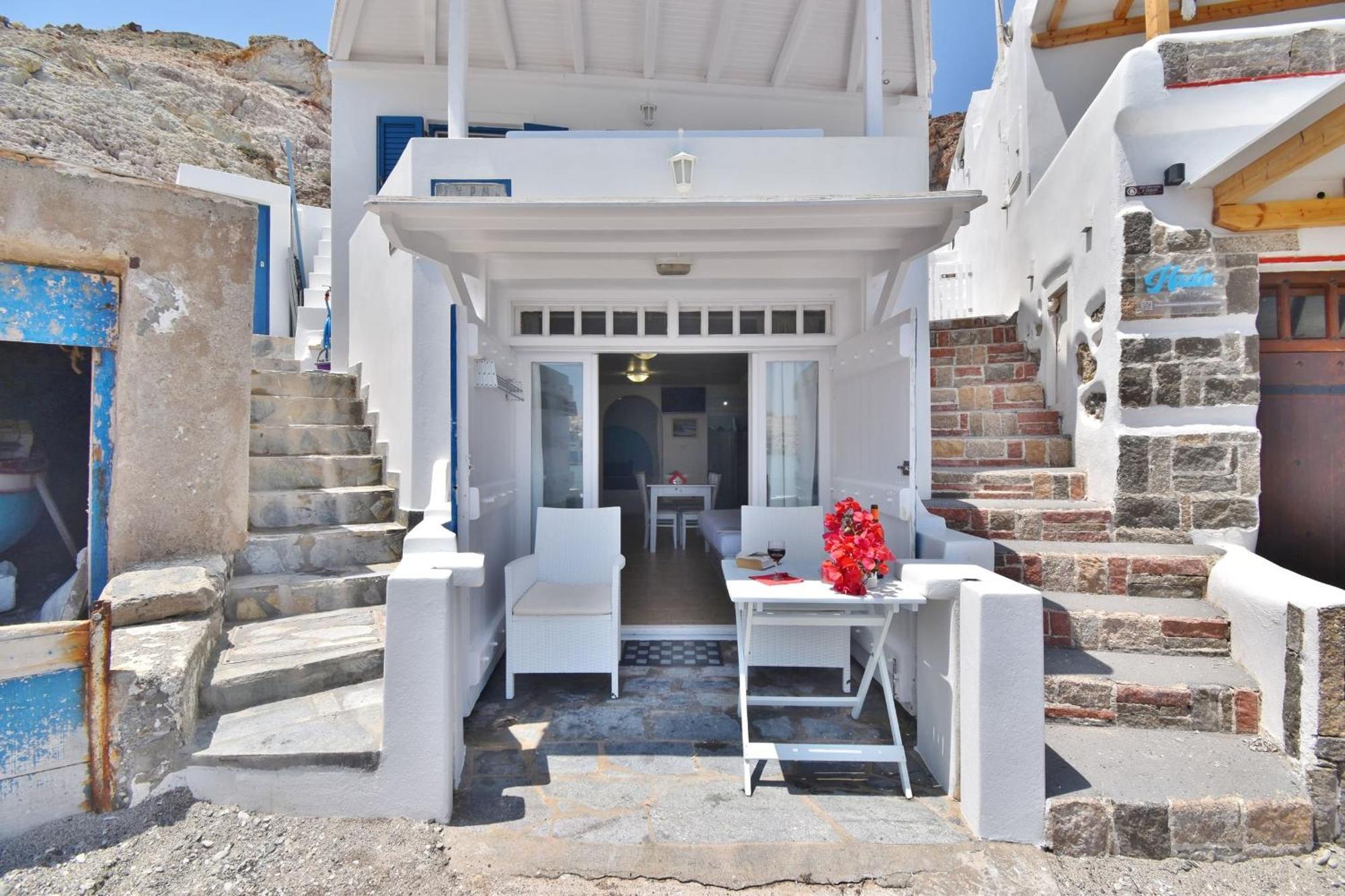 Blue Mare Apartments On The Beach Firopotamos Room photo