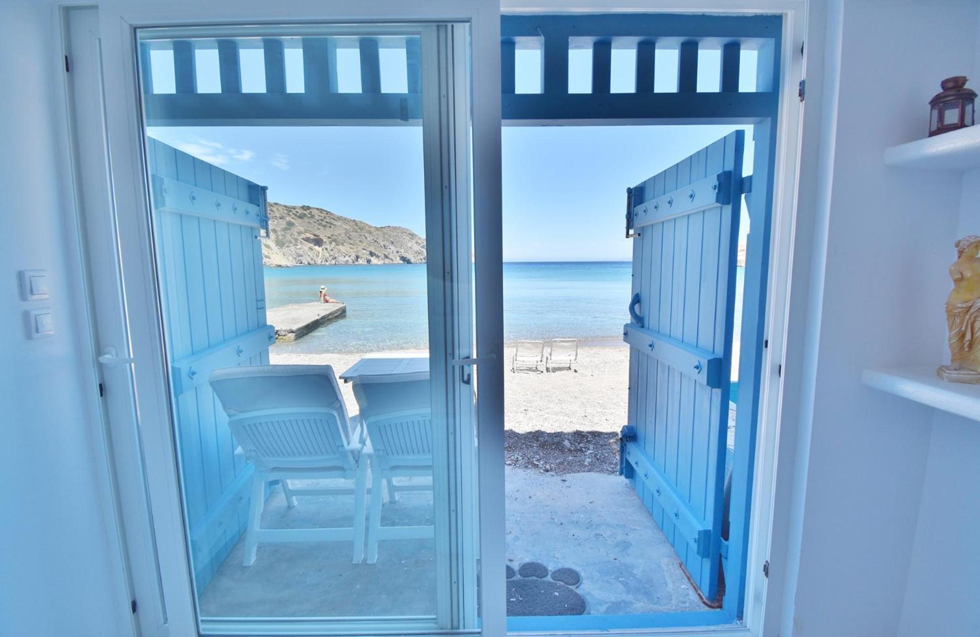 Blue Mare Apartments On The Beach Firopotamos Room photo