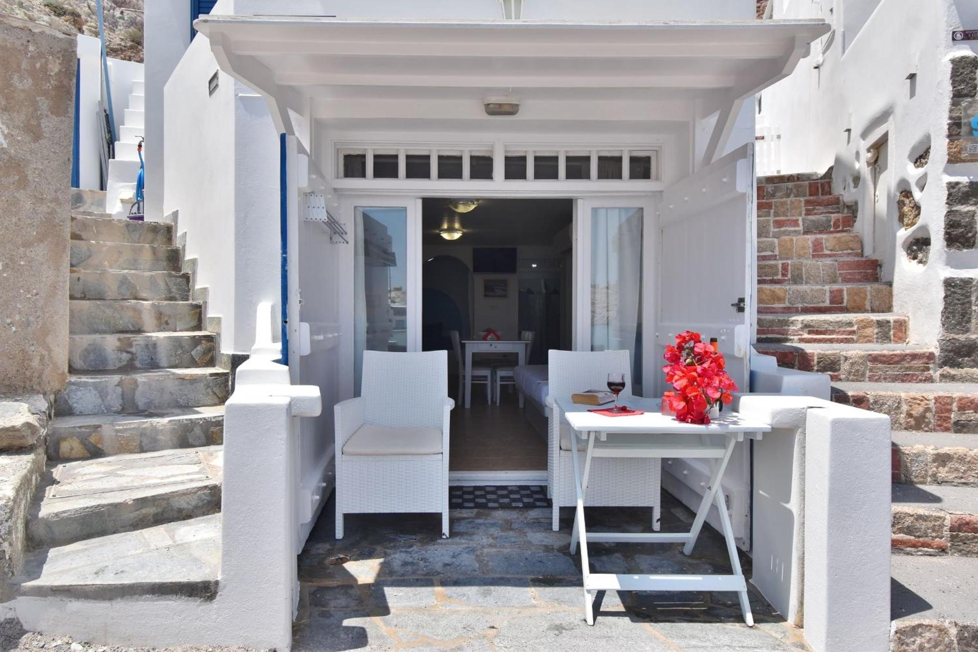 Blue Mare Apartments On The Beach Firopotamos Room photo