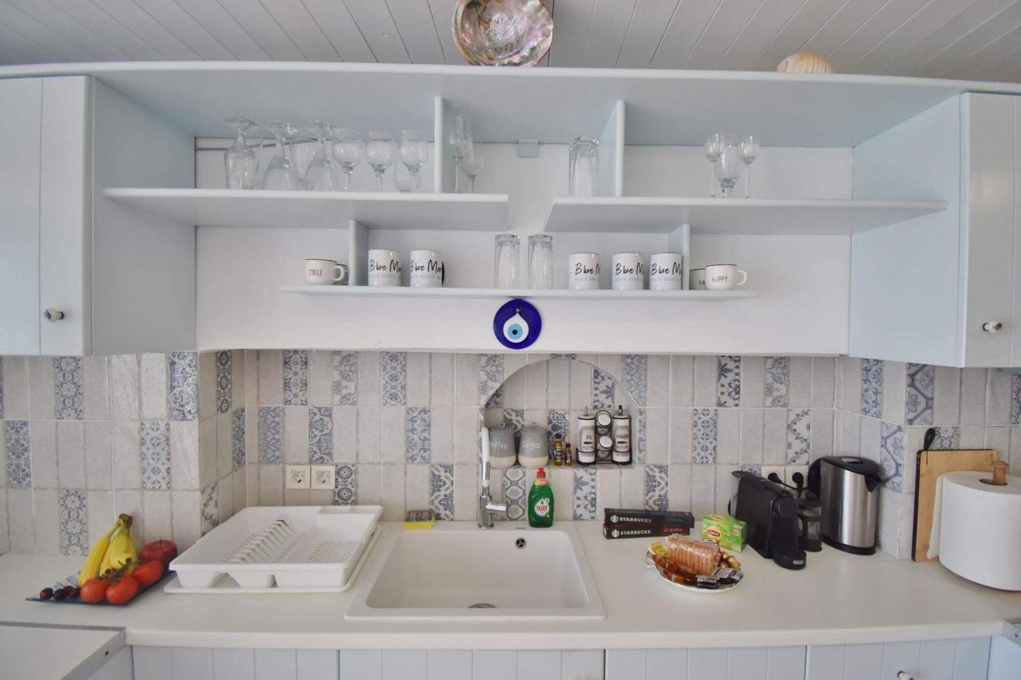 Blue Mare Apartments On The Beach Firopotamos Room photo