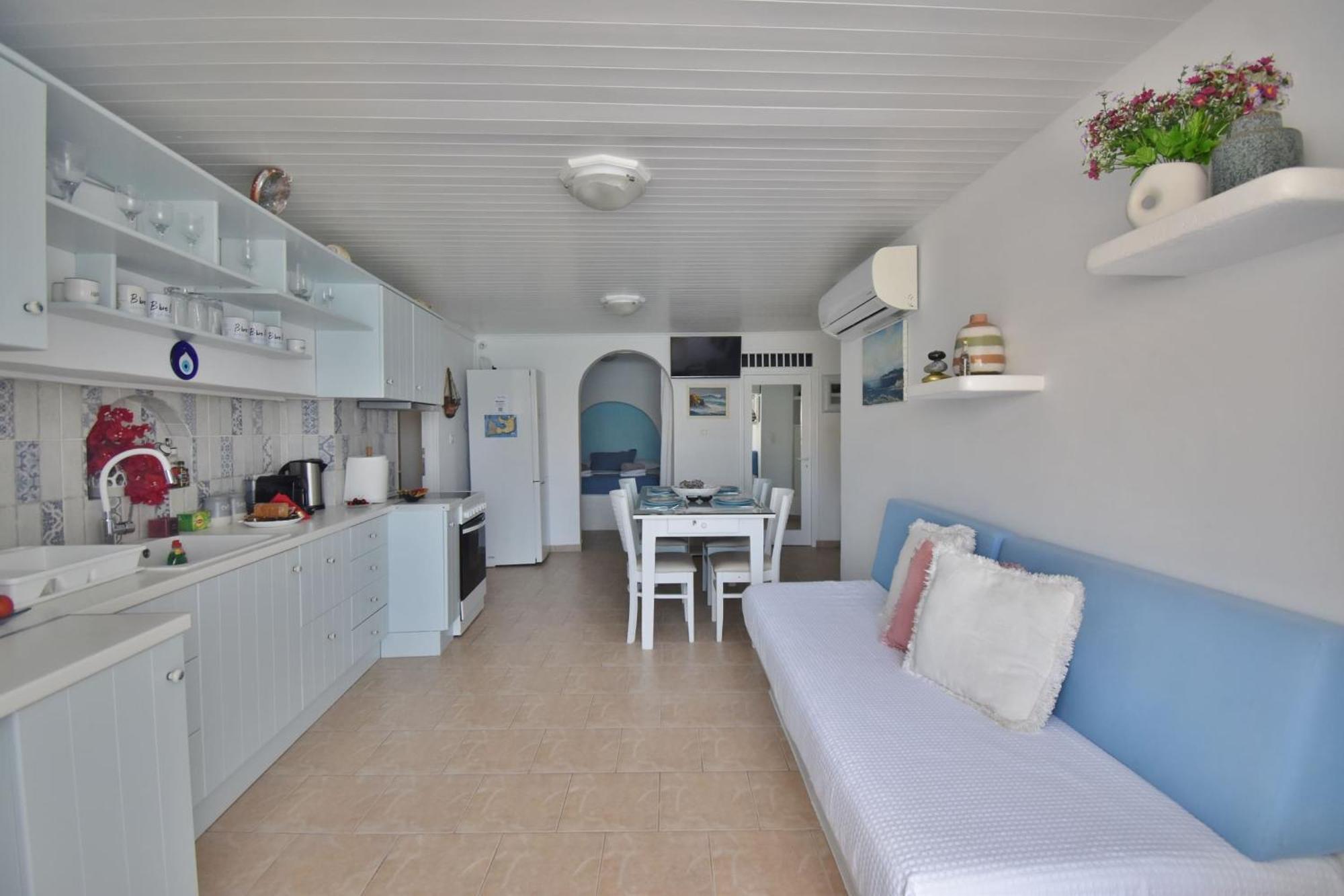 Blue Mare Apartments On The Beach Firopotamos Room photo