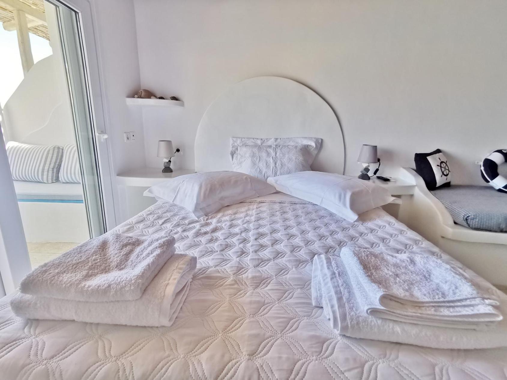 Blue Mare Apartments On The Beach Firopotamos Room photo