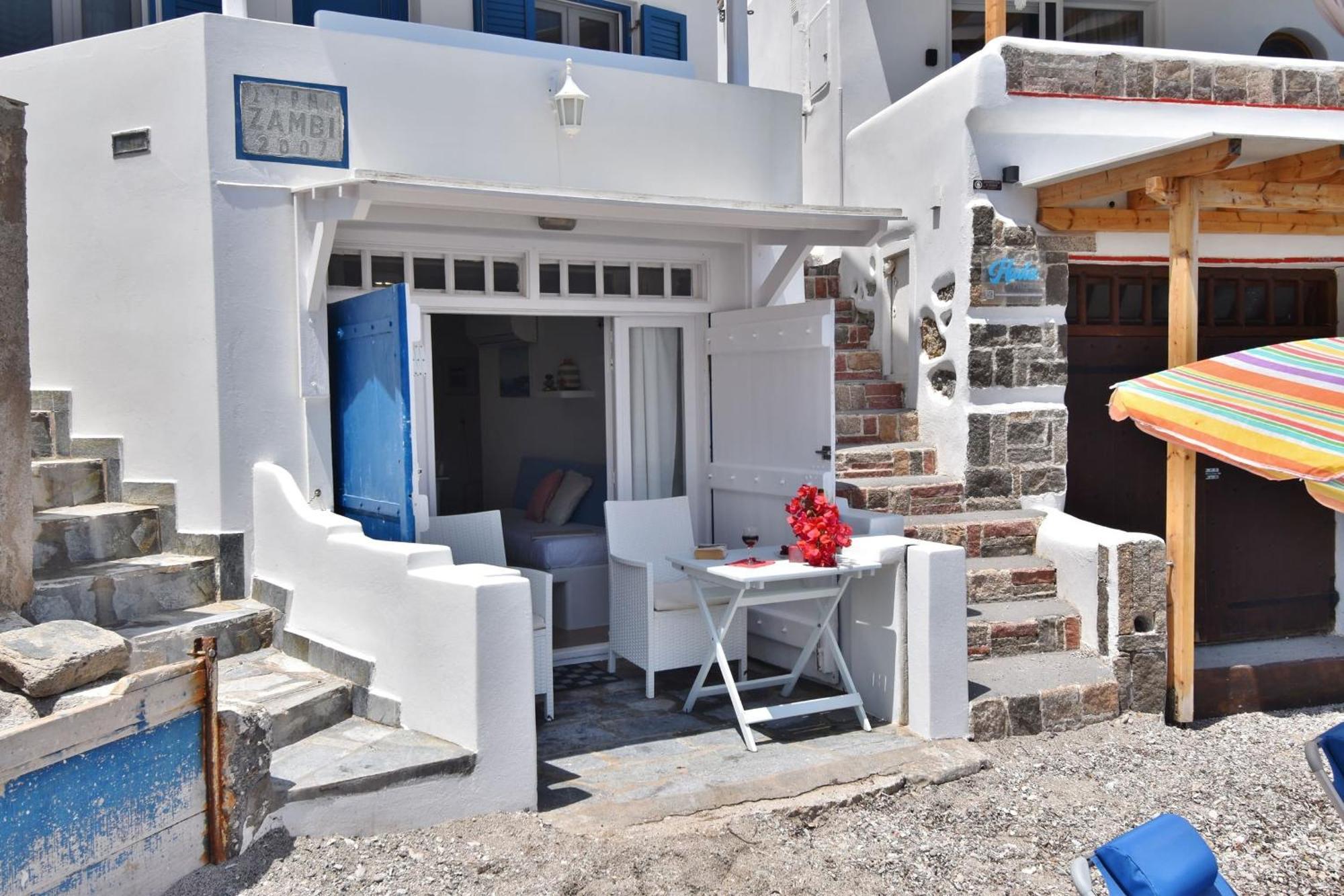 Blue Mare Apartments On The Beach Firopotamos Room photo