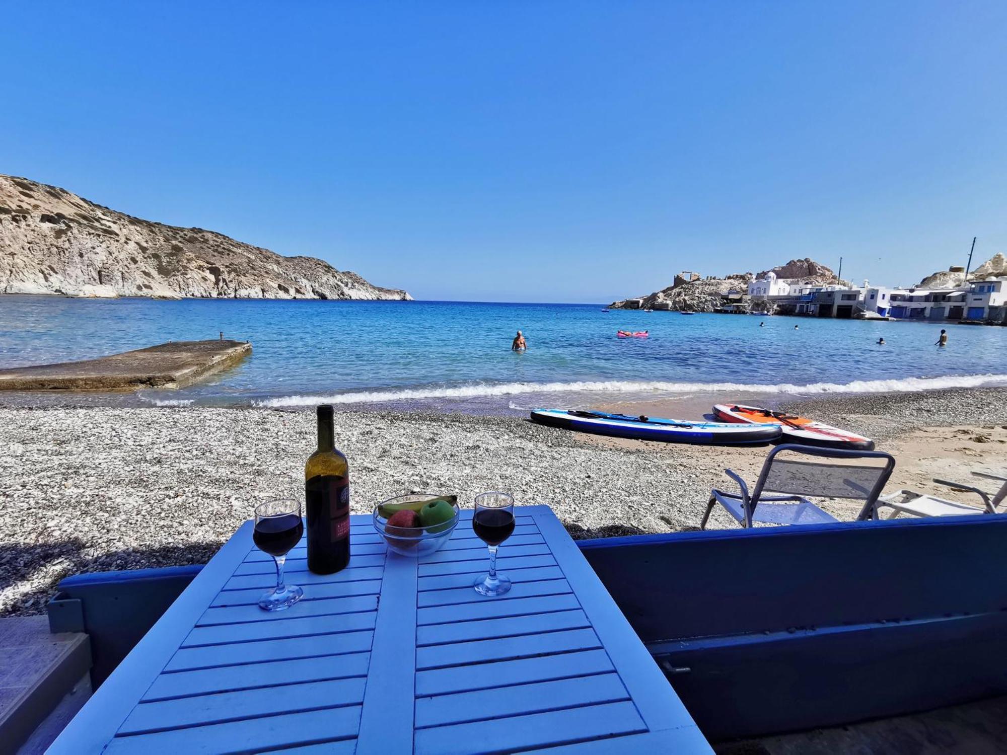 Blue Mare Apartments On The Beach Firopotamos Room photo